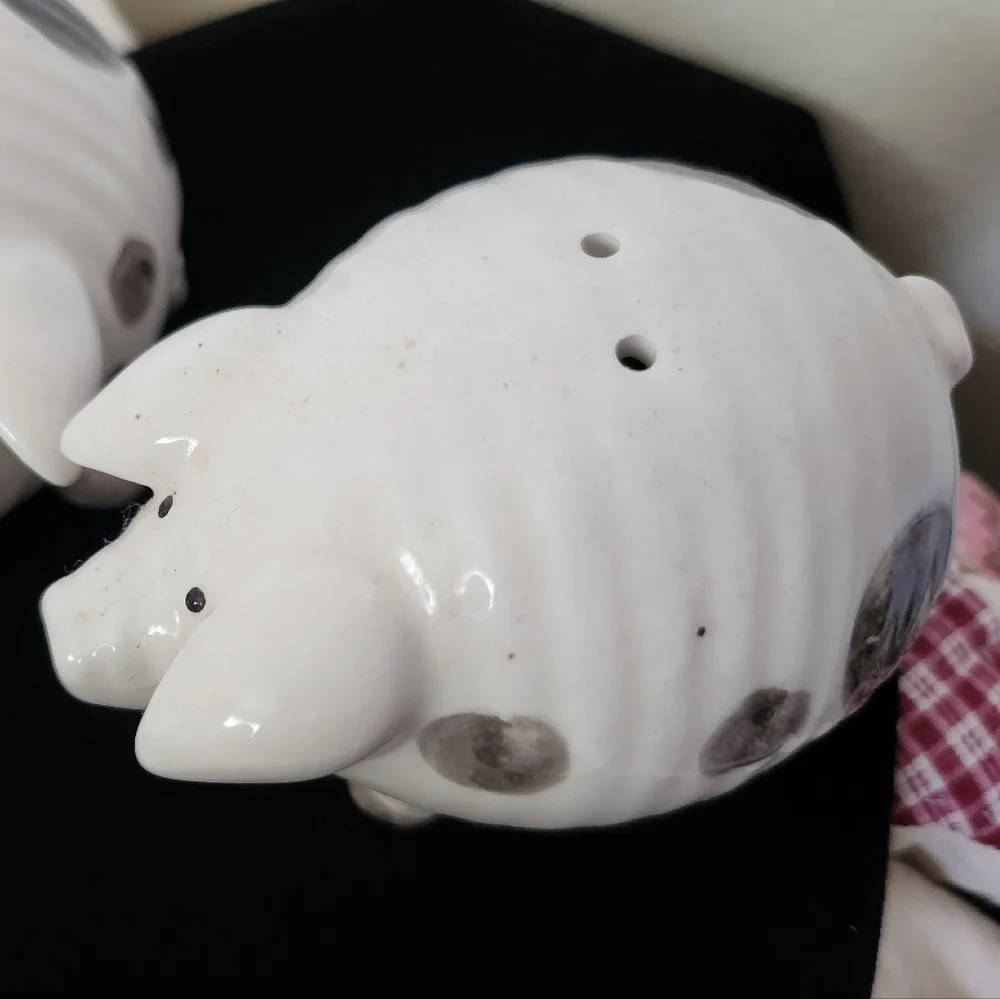 Cracker Barrel Pigs Salt & Pepper Shackers